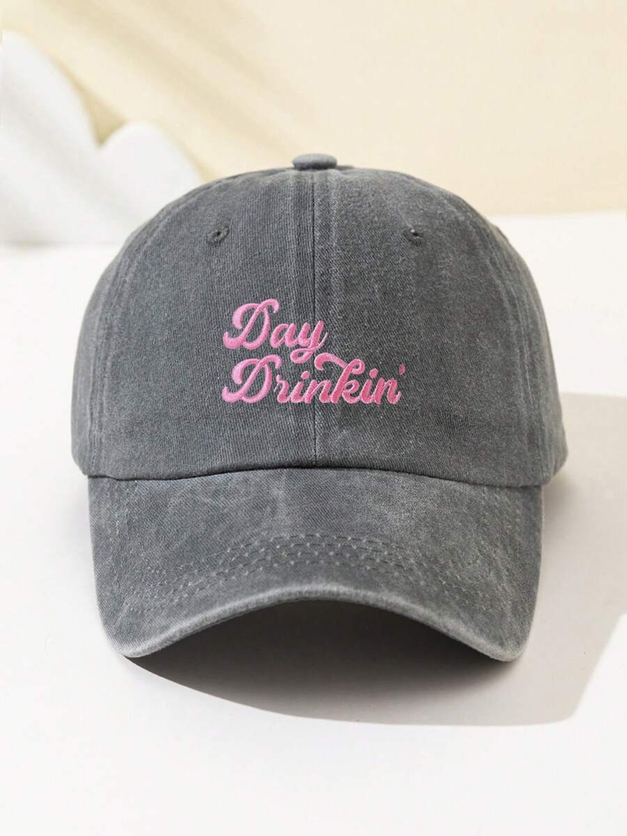 1 Stück modische, weiche Damen Baseball Kappe mit gesticktem "Day Drinkin" Text, verstellbare Krempe, atmungsaktiv für Outdoor Sport, Camping, Reisen, Urlaubsgeschenk