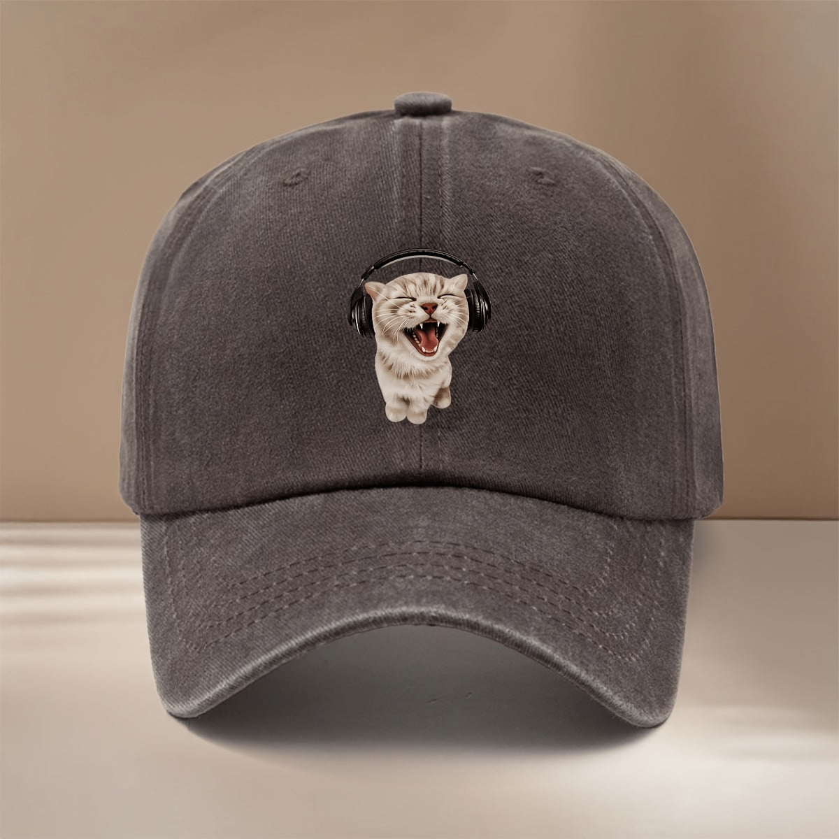 This Is a Baseball Cap with Printed Hi-Cat Wearing Headphones, Casual Adjustable Size Duckbill Hat Unisex Trendy Easy Curved Cap Outdoor Sports Dining Camping Matching Comfortable Individual 6-Panel Cap Sports Event Support Matching Lightweight Hip