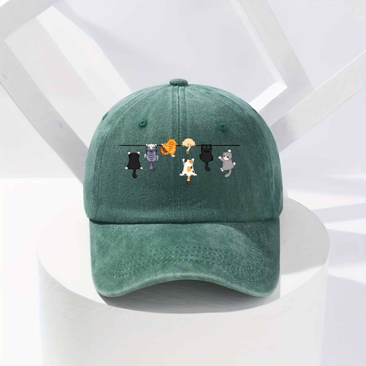 Super Cute Cat-themed Baseball Cap, the Perfect Choice for Street Fashion, with a Fun and Vibrant Design Suitable for Any Season